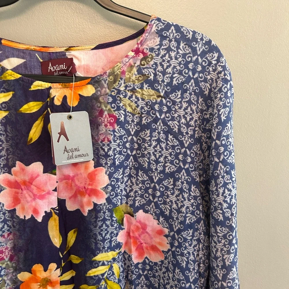 NWT Avani del amour floral bell sleeves top size S